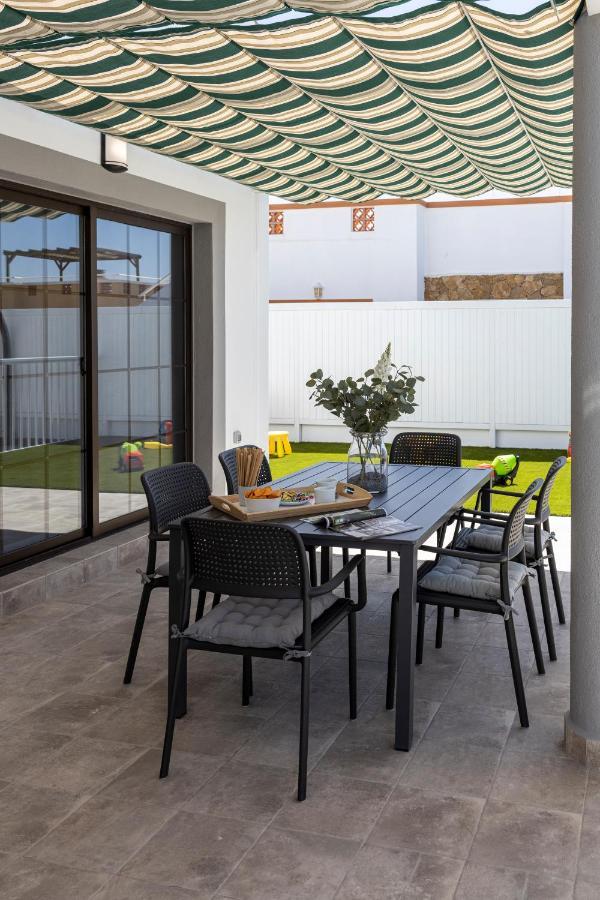 Ideal For Family Holidays, Near Beach And Golf- Casa James La Guirra Exterior photo